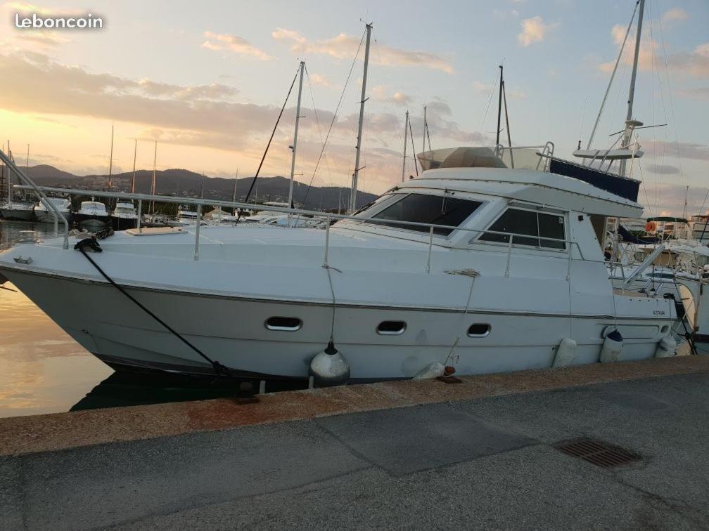 Ferretti 36 ' Bateau A Quai Vieux-Port Cannes Festival La Croisette Eksteriør billede