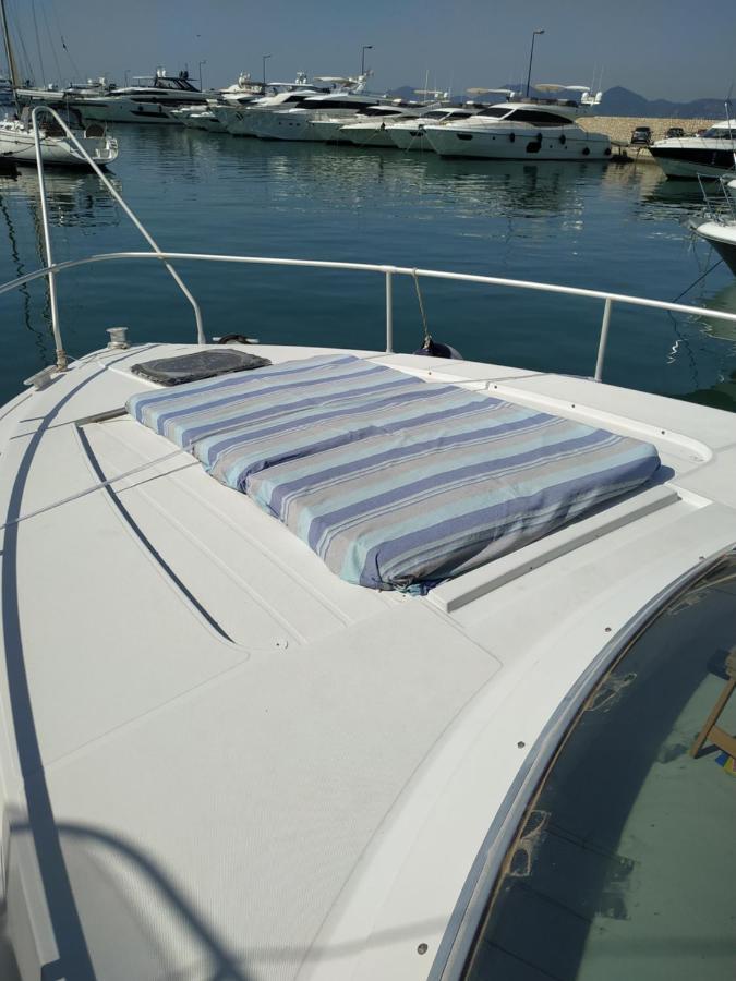 Ferretti 36 ' Bateau A Quai Vieux-Port Cannes Festival La Croisette Eksteriør billede