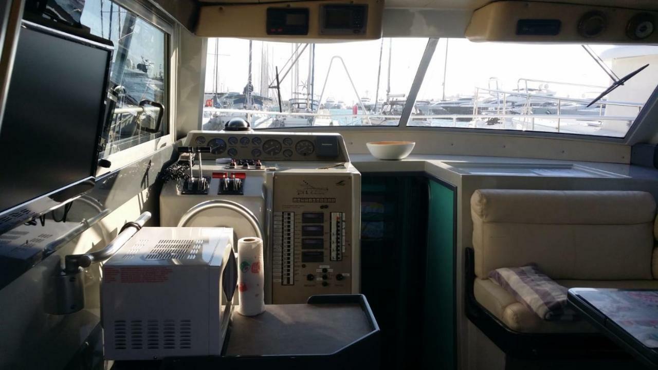Ferretti 36 ' Bateau A Quai Vieux-Port Cannes Festival La Croisette Eksteriør billede