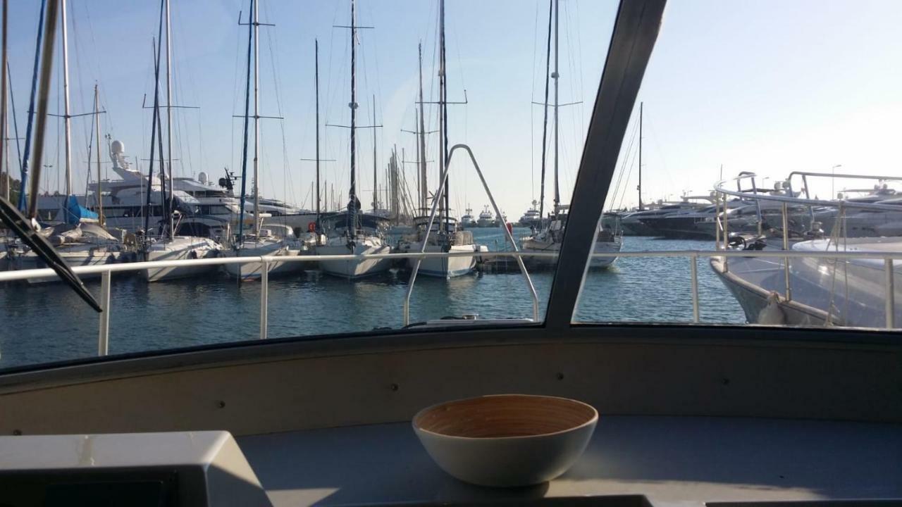 Ferretti 36 ' Bateau A Quai Vieux-Port Cannes Festival La Croisette Eksteriør billede