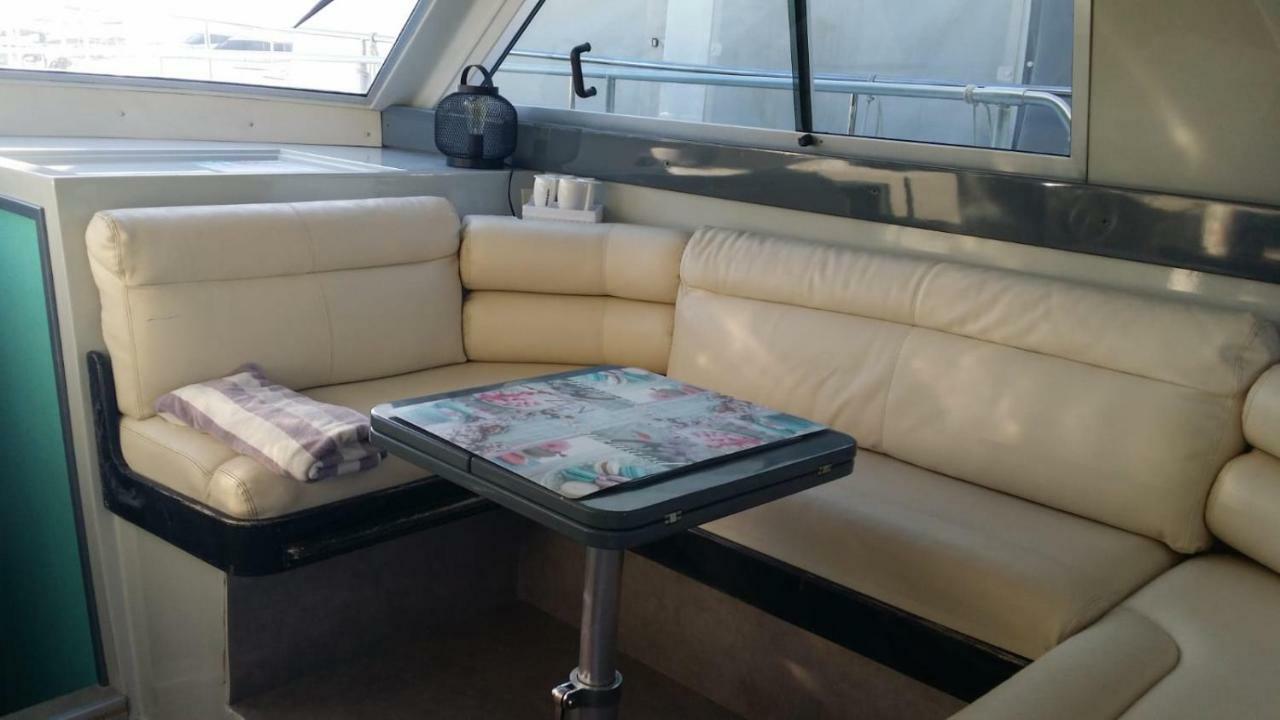 Ferretti 36 ' Bateau A Quai Vieux-Port Cannes Festival La Croisette Eksteriør billede