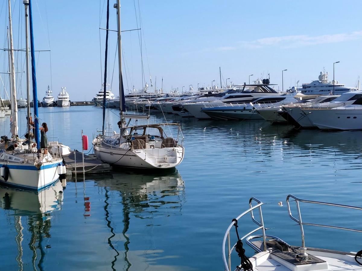Ferretti 36 ' Bateau A Quai Vieux-Port Cannes Festival La Croisette Eksteriør billede